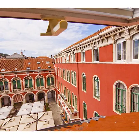 Lux Marmont Terace 2