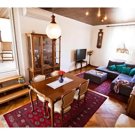 Lux Marmont Terace 2 Apartment