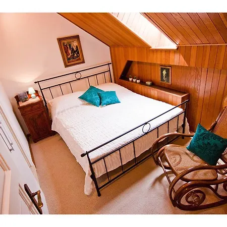 Lux Marmont Terace 2 *